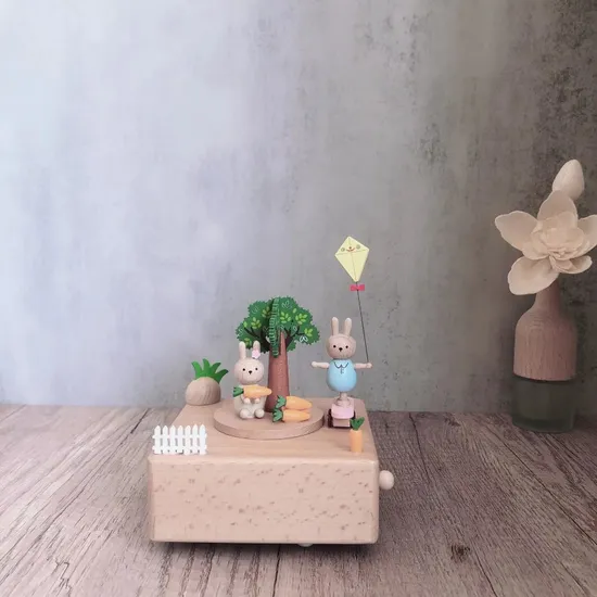 Novidade skate de madeira coelho caixa de música brinquedo